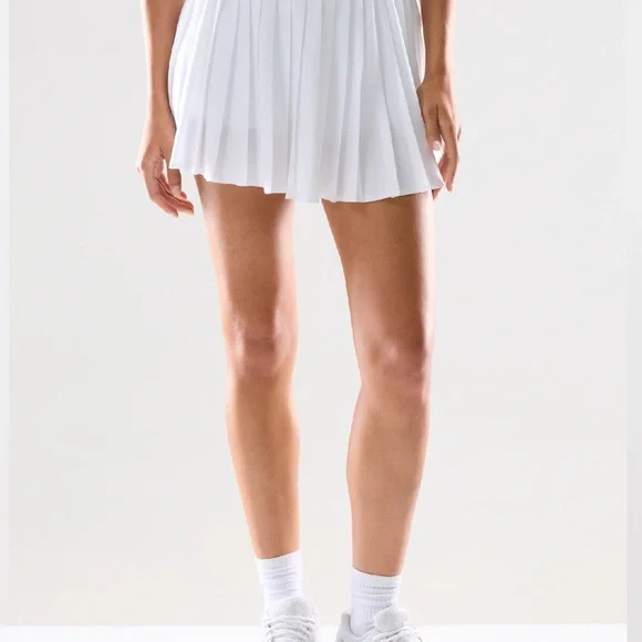 Aritzia TNA Movetech™ Tennis Pro Micro Skirt - Picture 4 of 8